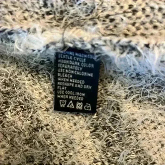 August Silk Women’s black & white chevron print cardigan sweater open front - Picture 5 of 11